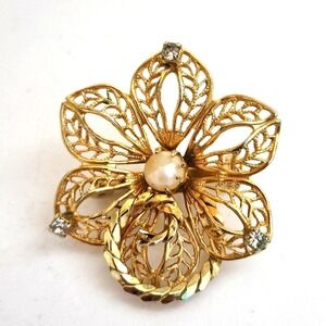 Vintage Gold Tone Filigree Flower Rhinestone Faux Pearl Brooch Pin‎